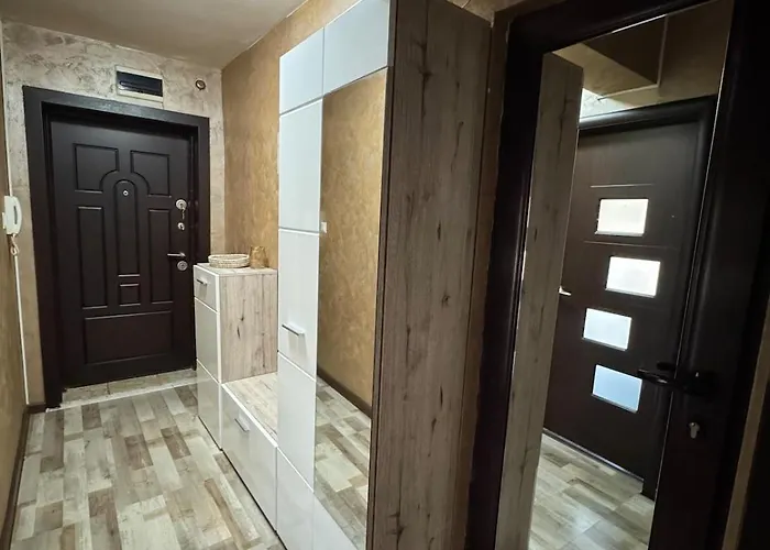 Charming Seaside In Апартамент *