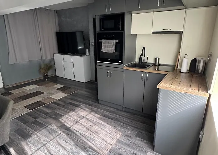 Charming Seaside In Апартамент *